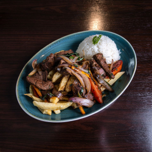 Lomo Saltado De Carne.